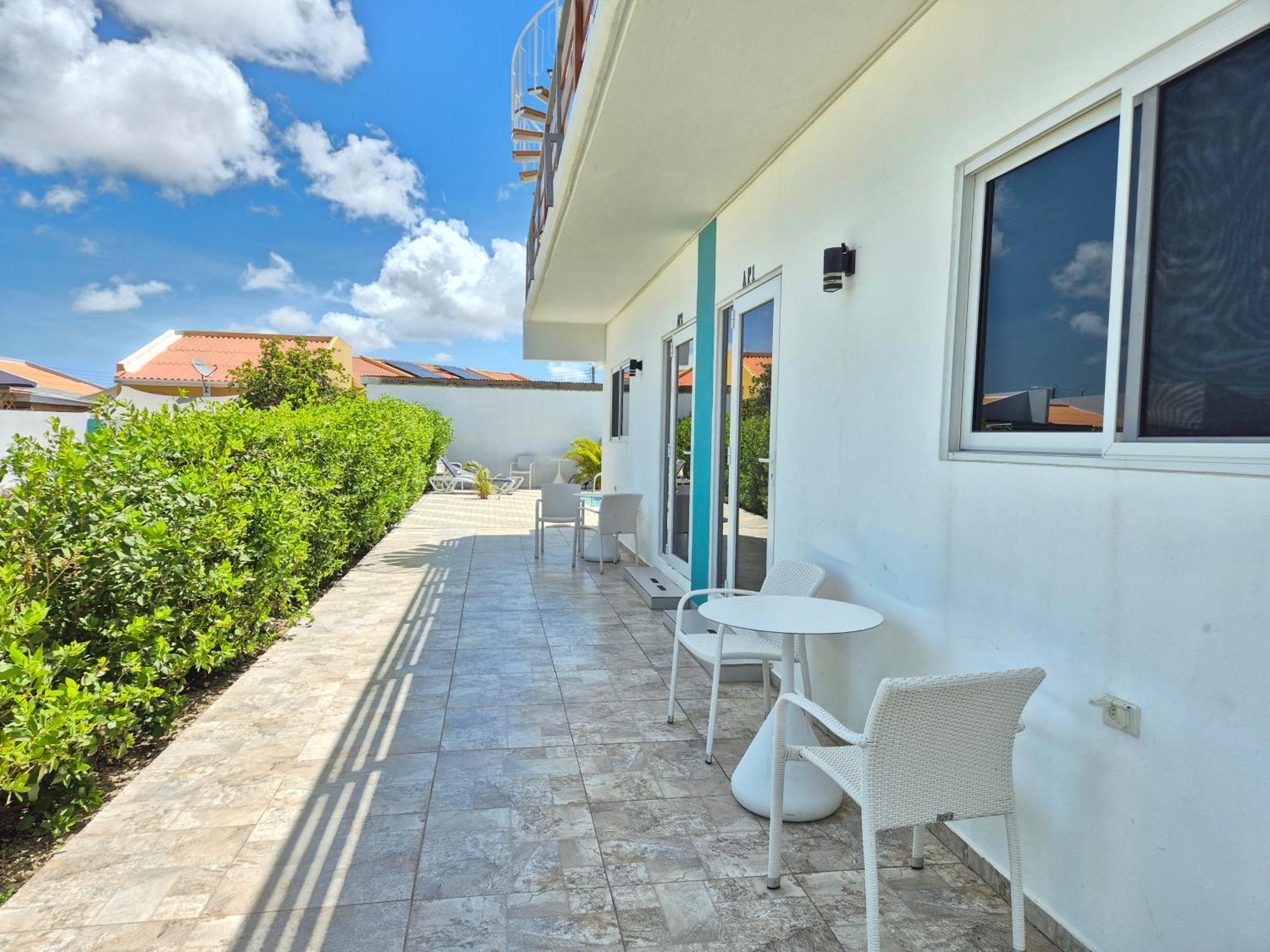 Ocean Breeze Apartments In Aruba Oranjestad Exterior photo